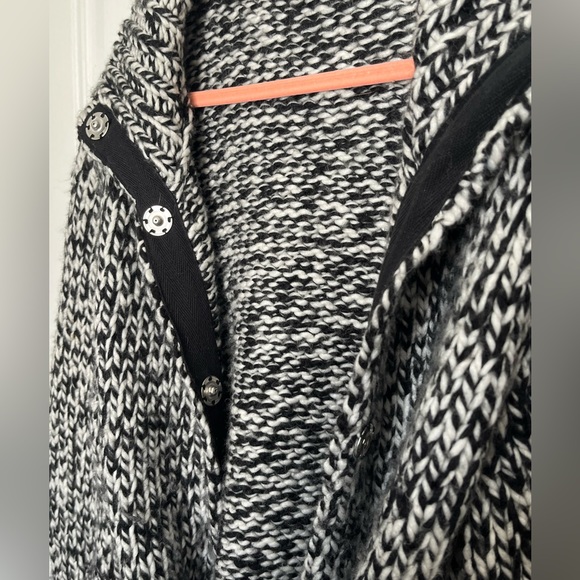 Black and White Cardigan - Picture 2 of 4